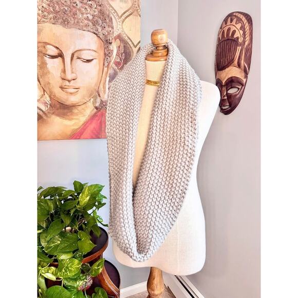 Handmade Gray Chunky Knit Infinity Scarf - Picture 3 of 5